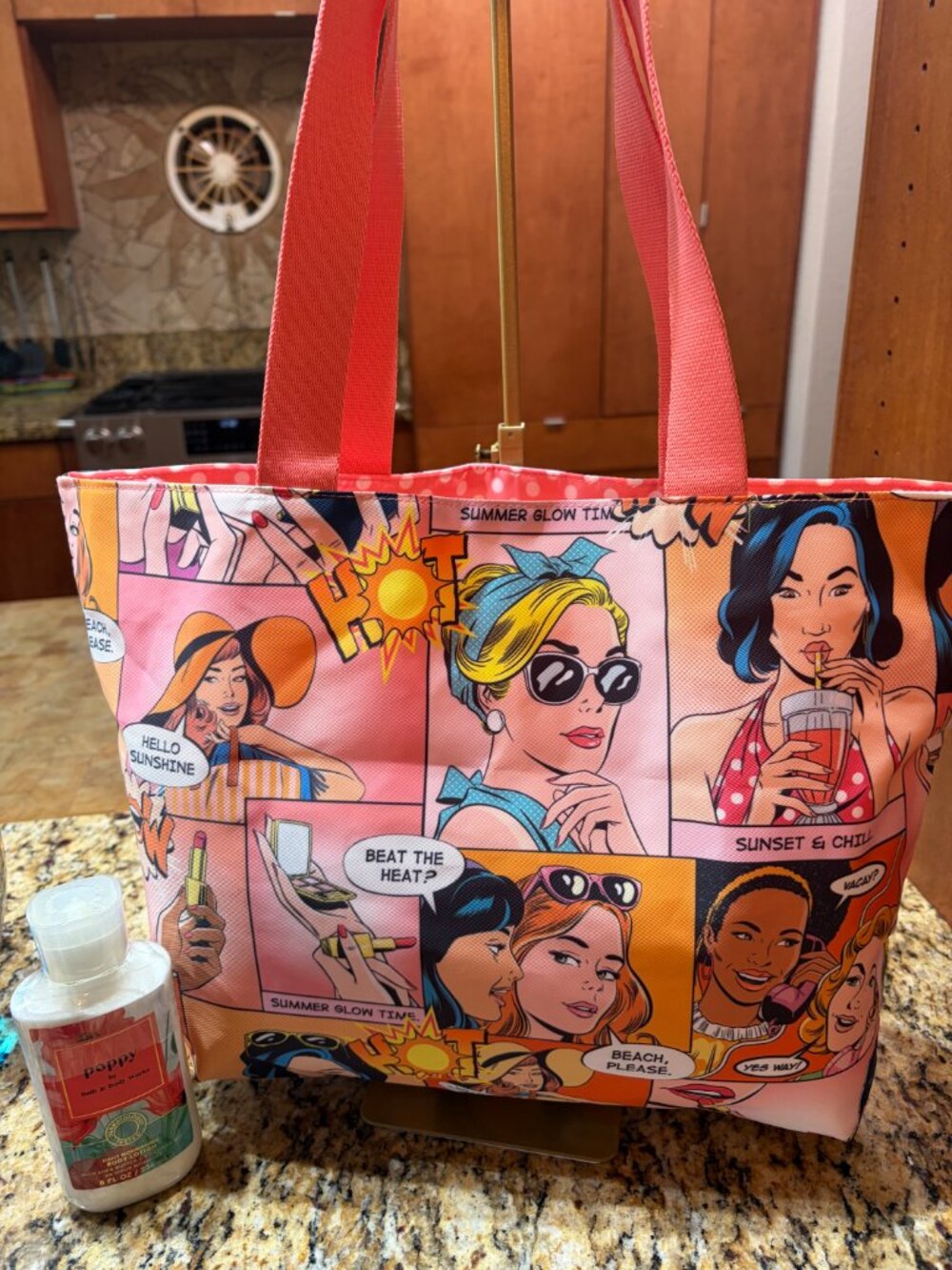 ESTEE LAUDER SUMMER FUN TOTE WITH BBW POPPY LOTION